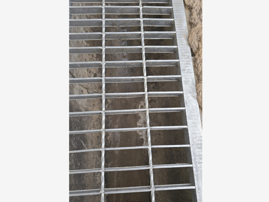 구리시립테니스장 수로 청소(오염물 제거 및 악취 방지) 및 수도 동파 방지 작업(2025.11.25., 2025. 11. 27.)