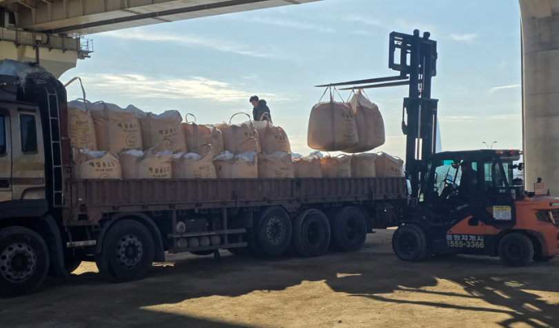 구리한강야구전구장 NaCl 살포 작업(2025.12.22.-12.23.)